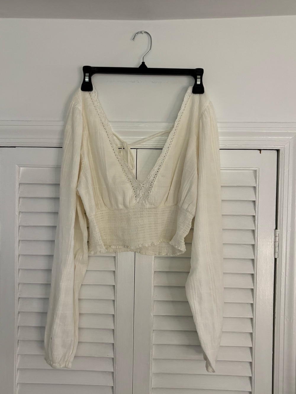 AEROPASTALE Women's Cream V-Neck Blouse